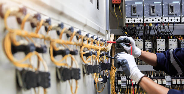 Professional Electrician technician working in Oakland, OK